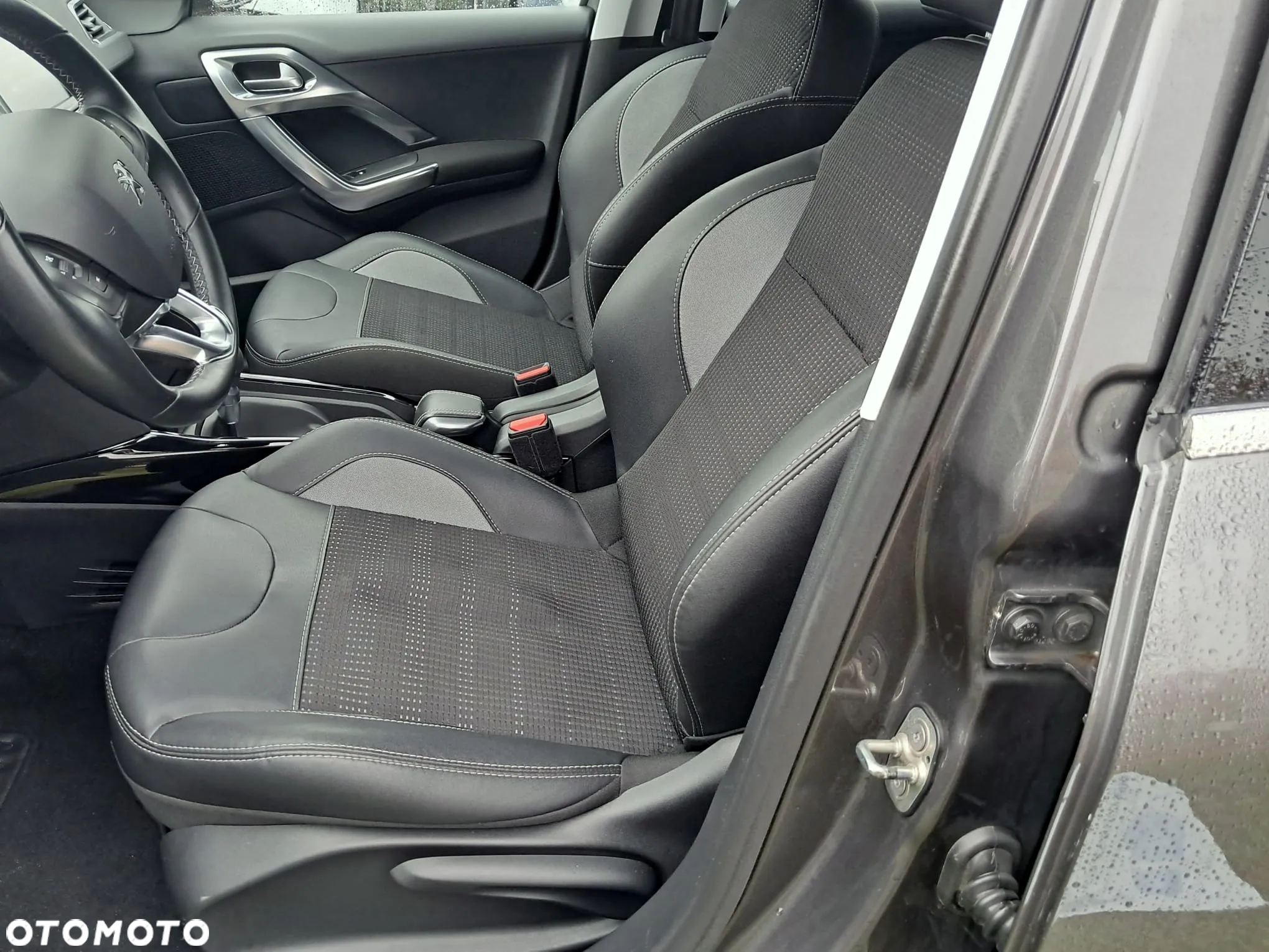 Peugeot 2008 1.2 Pure Tech Allure S&S EAT6 - 16