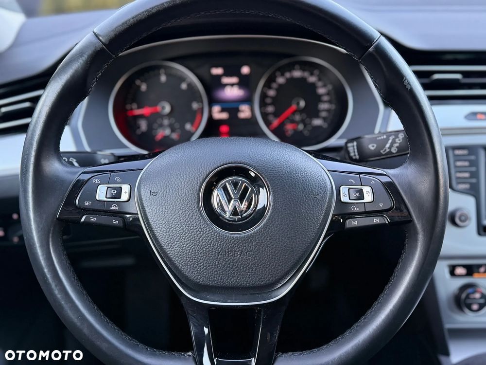 Volkswagen Passat 2.0 TDI BMT Comfortline - 15