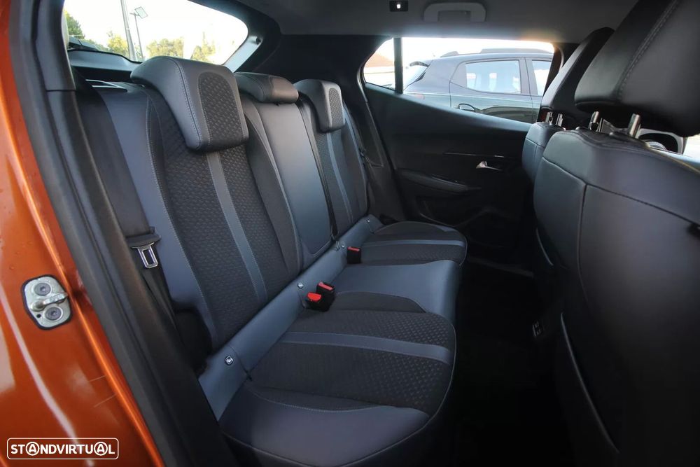 Peugeot e-2008 50 kWh Allure - 31