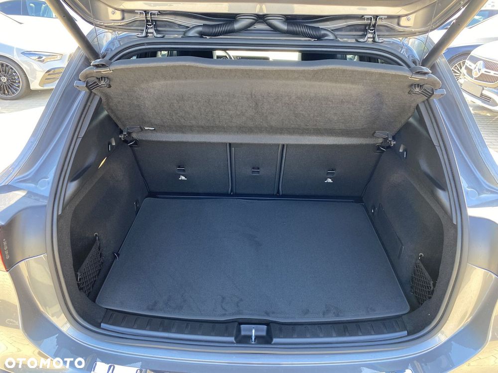 Mercedes-Benz GLA - 27