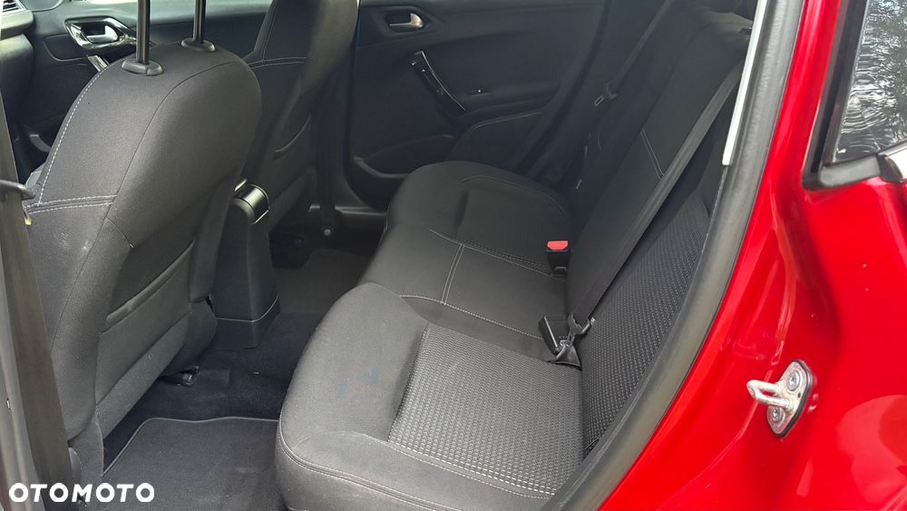 Peugeot 208 PureTech 82 Start & Stop Allure - 23