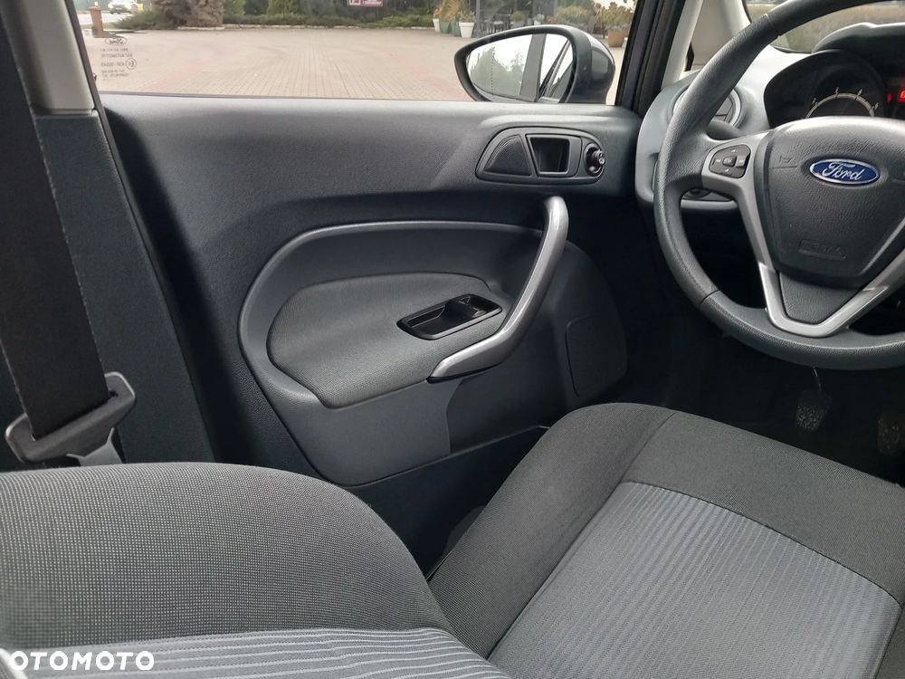 Ford Fiesta 1.25 Champions Edition - 23