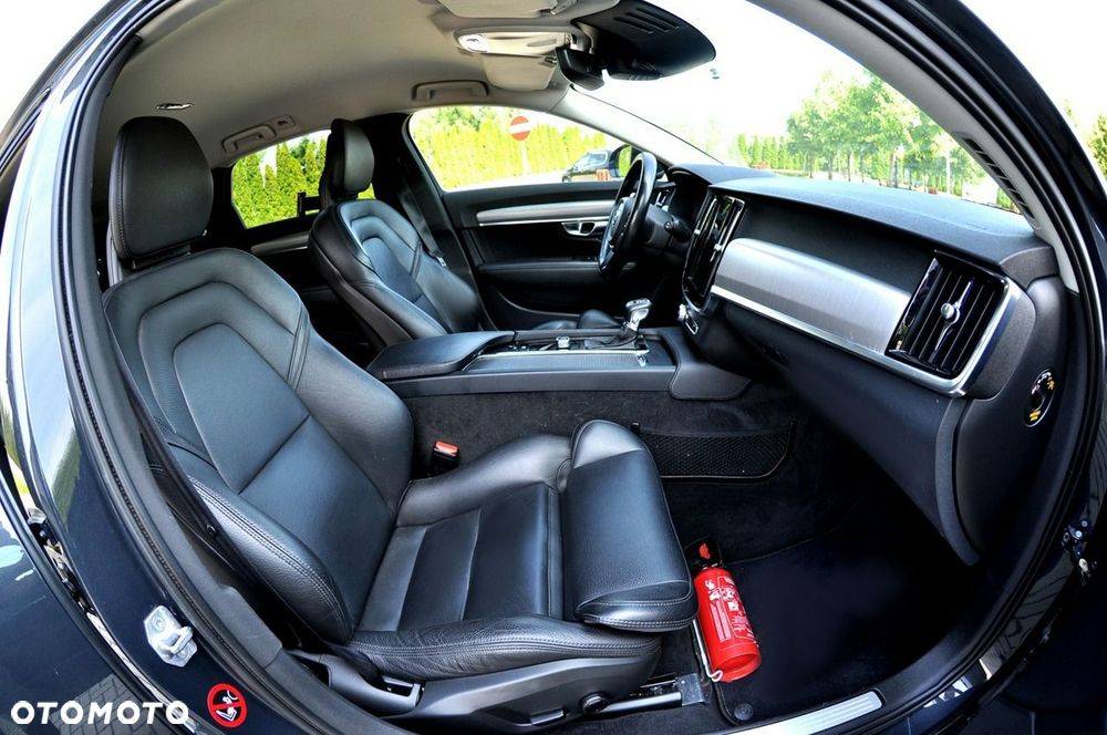 Volvo V90 D3 Momentum Pro - 25