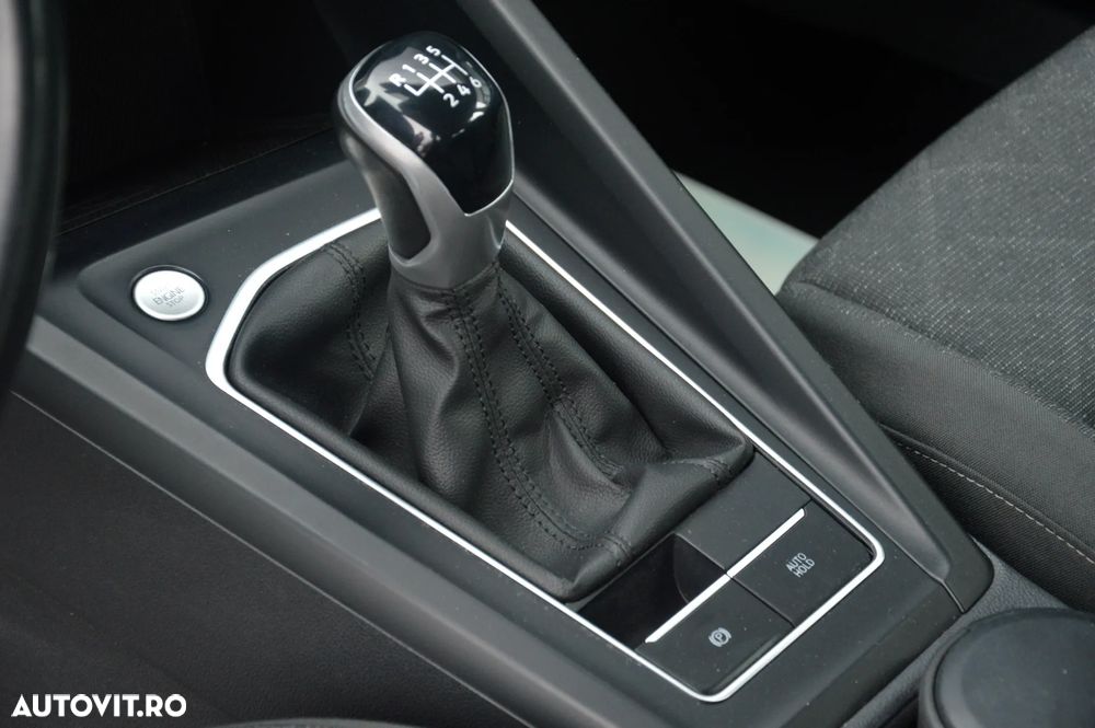Volkswagen Golf 2.0 TDI Life - 32