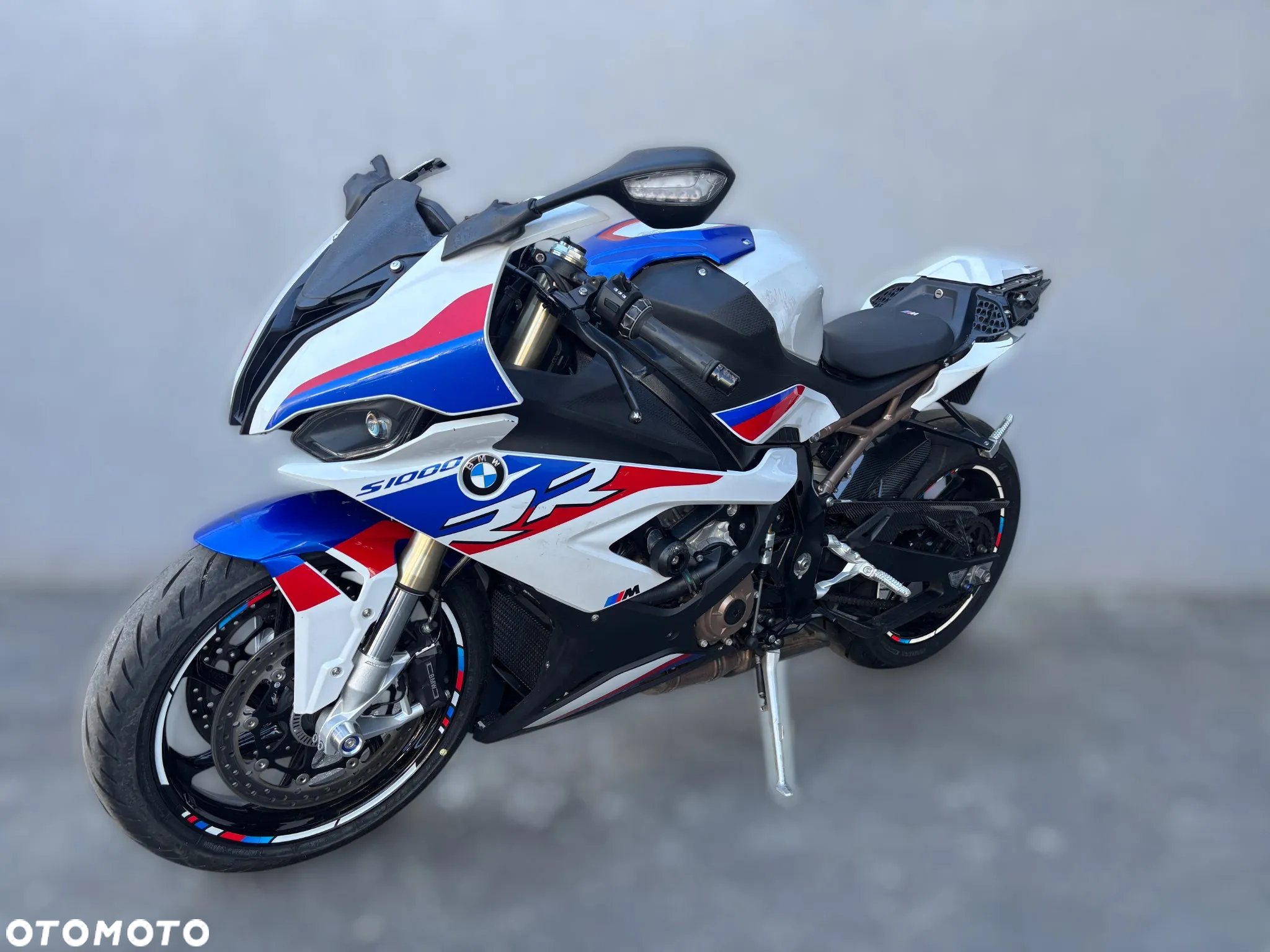 BMW S - 6