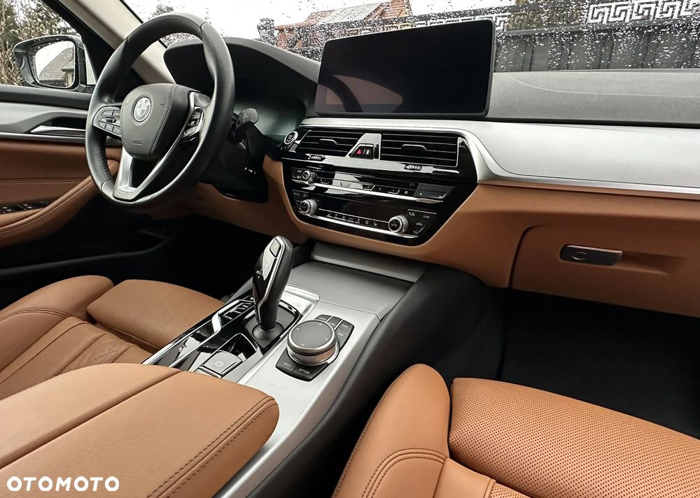 BMW Seria 5 520d xDrive - 24