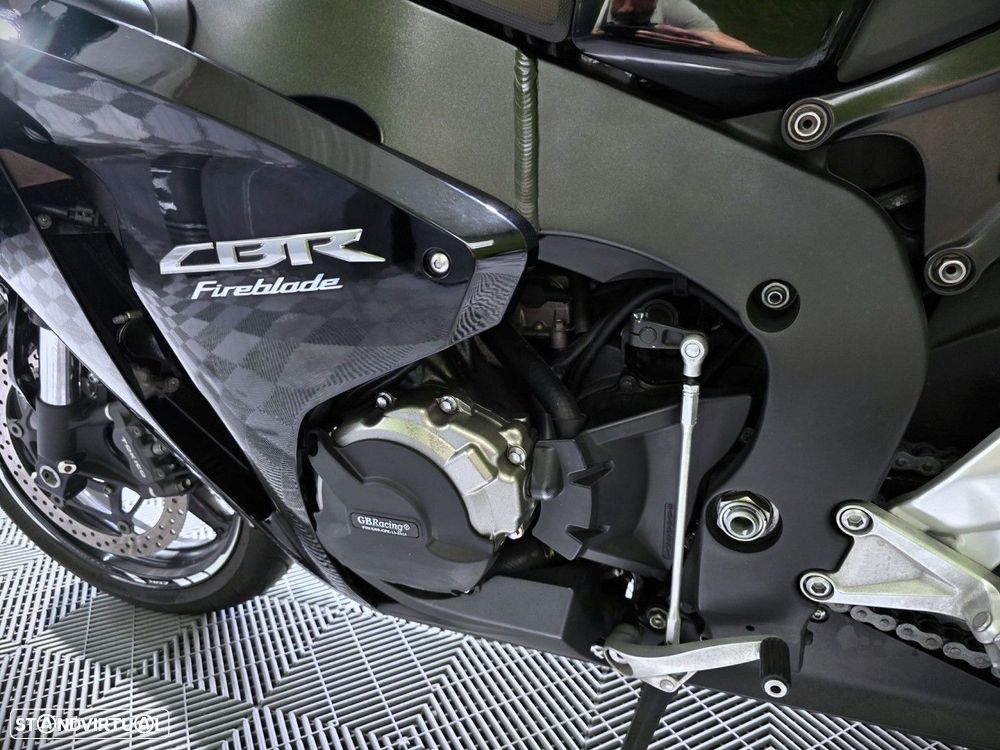 Honda CBR 1000 RR Fireblade - 22