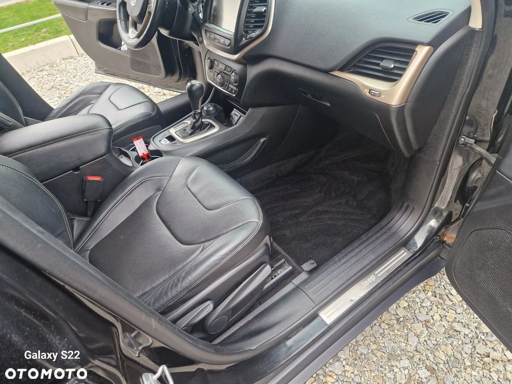 Jeep Cherokee - 24