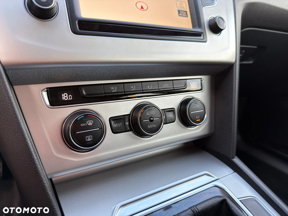 Volkswagen Passat - 28