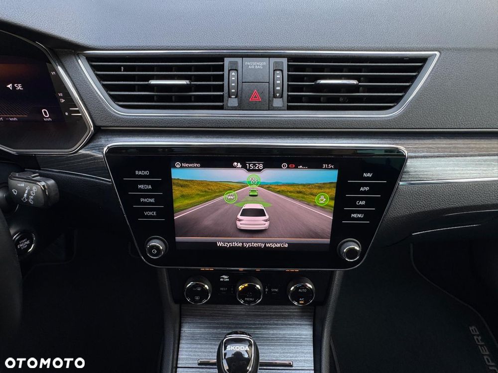 Skoda Superb 2.0 TDI SCR Style DSG - 28