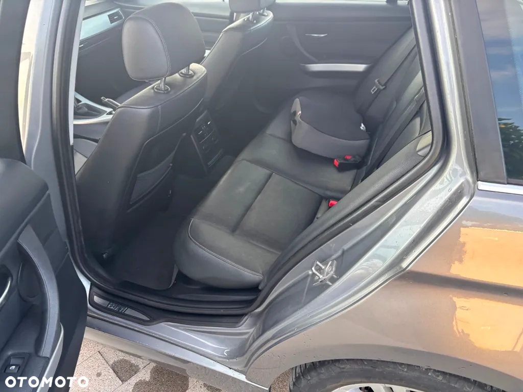 BMW Seria 3 320d DPF Touring Blue Performance Edition Fleet - 13