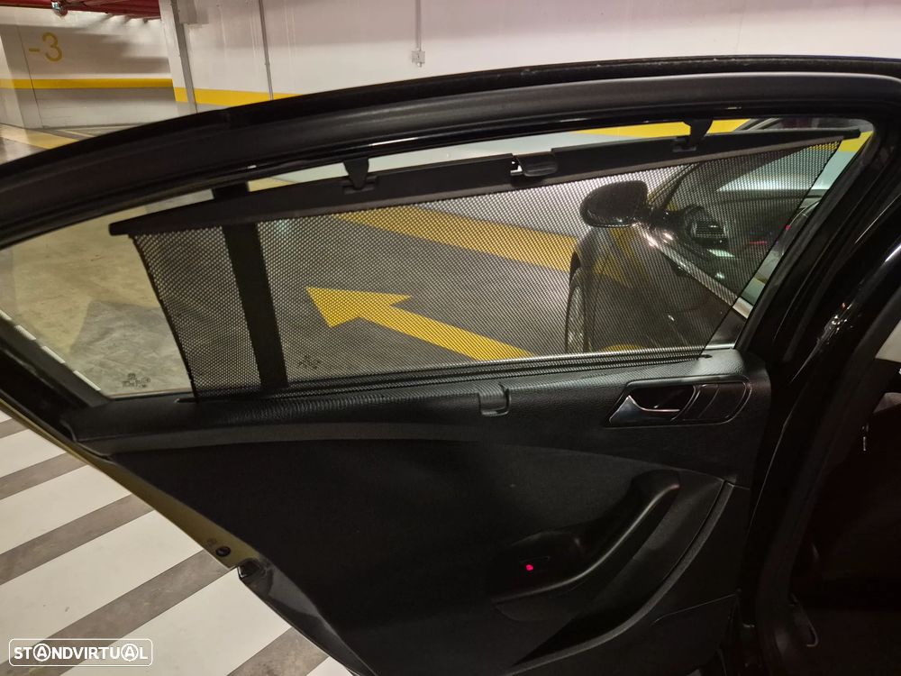 VW Passat 2.0 TDI Confortline - 33