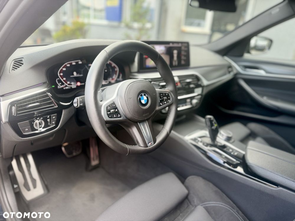 BMW Seria 5 520d xDrive M Sport Edition - 9