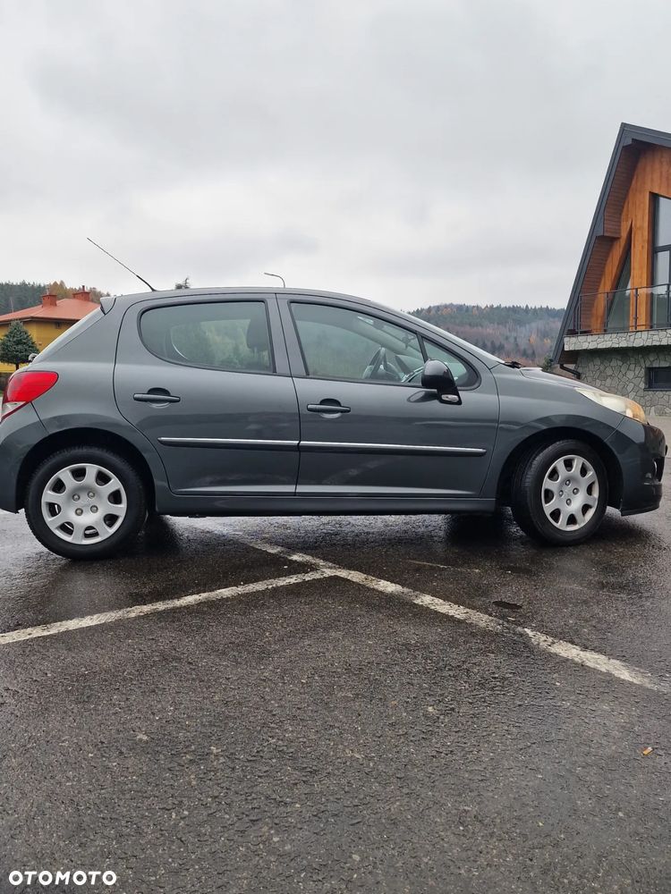 Peugeot 207 - 18