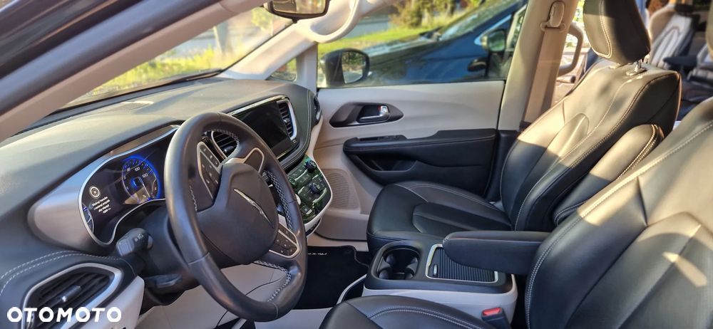 Chrysler Pacifica - 5