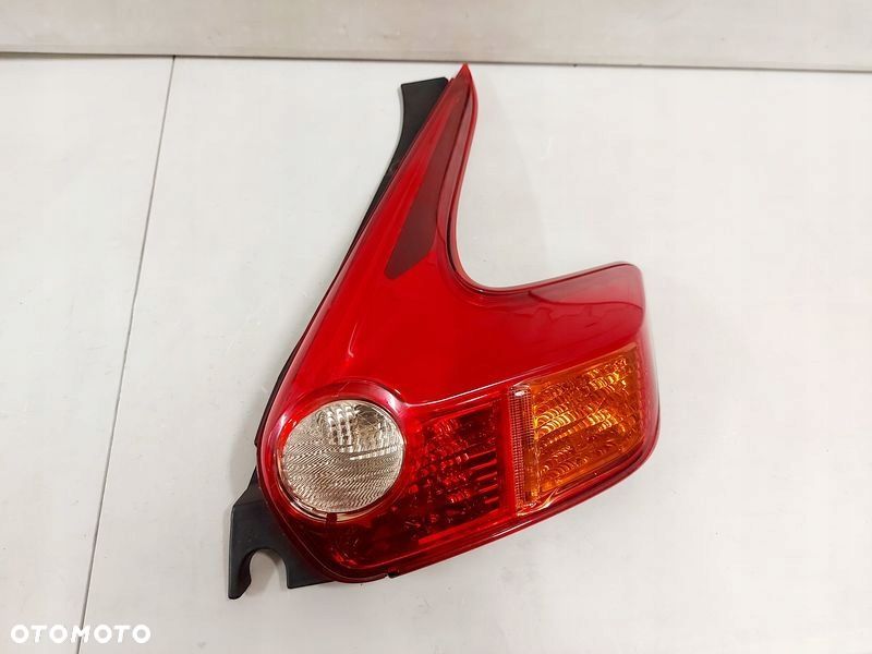 NISSAN JUKE F15 LAMPA PRAWY TYŁ PRAWA TYLNA - 1