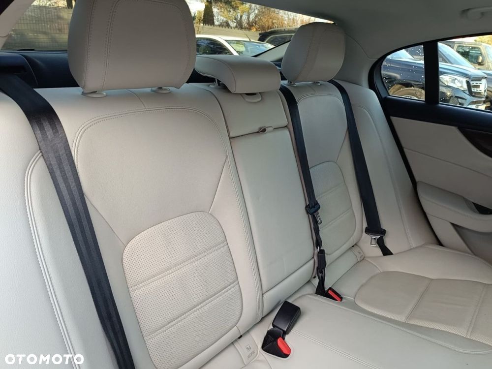 Jaguar XE - 23