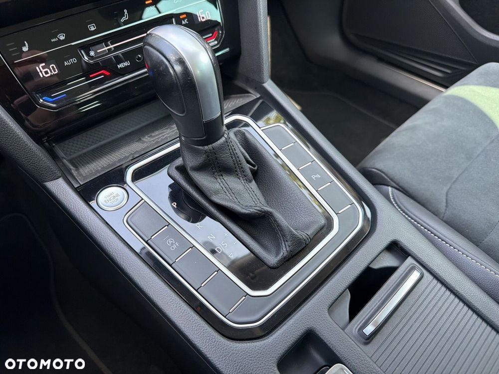 Volkswagen Passat - 16