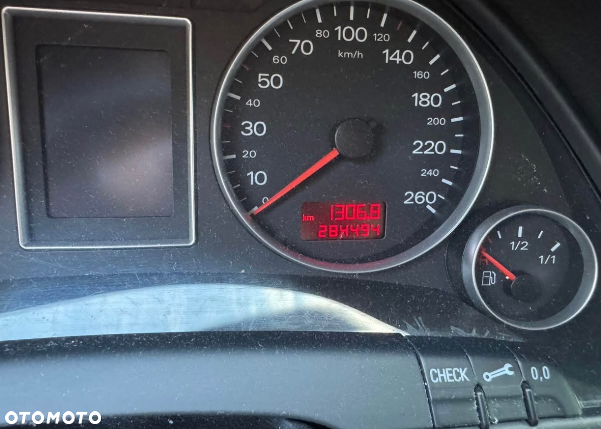 Audi A4 Avant 2.0 TDI - 8