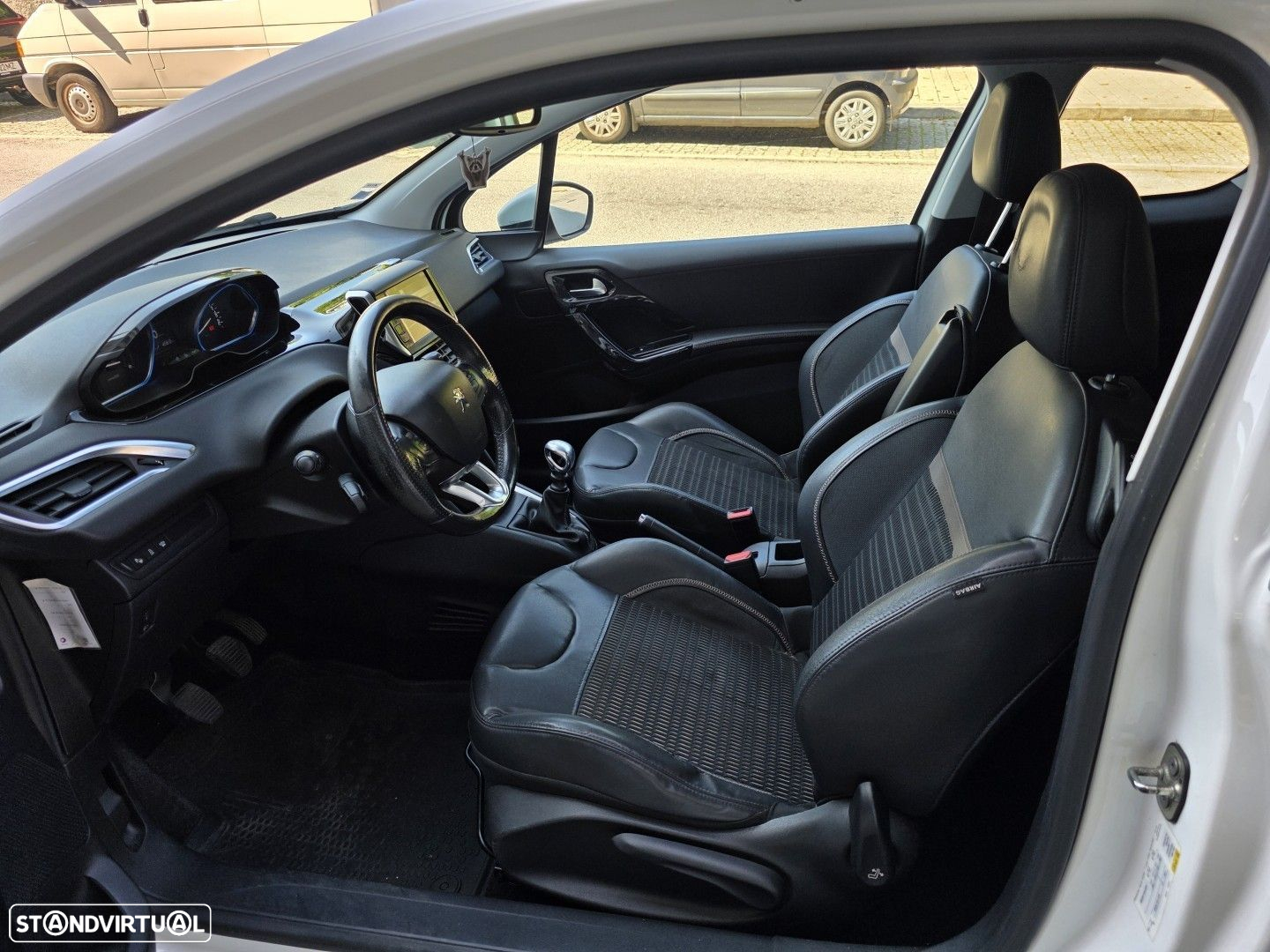Peugeot 208 1.6 e-HDi Ice Velvet - 8