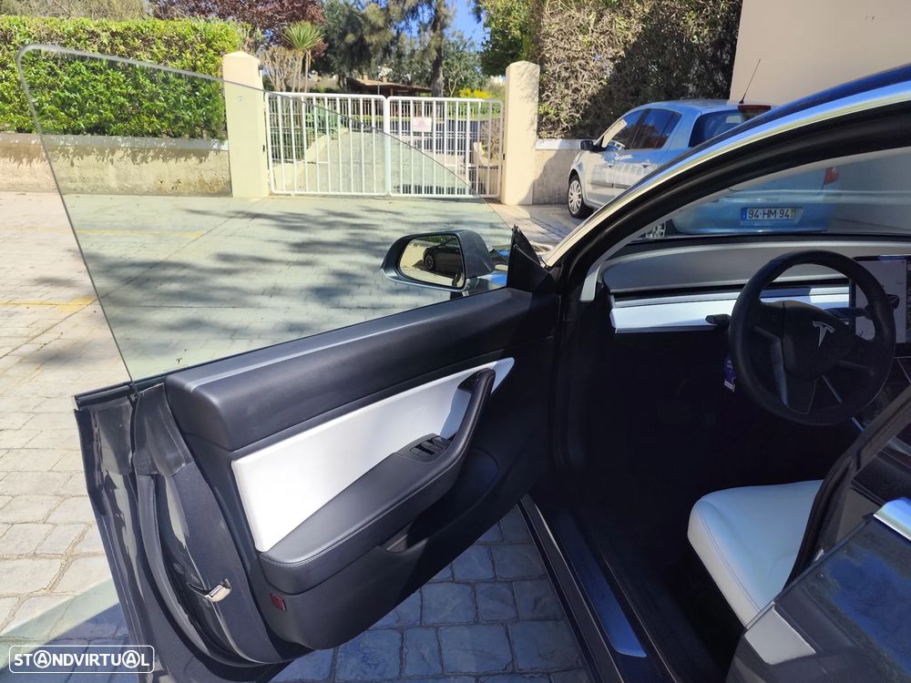 Tesla Model 3 Long-Range Dual Motor AWD - 11