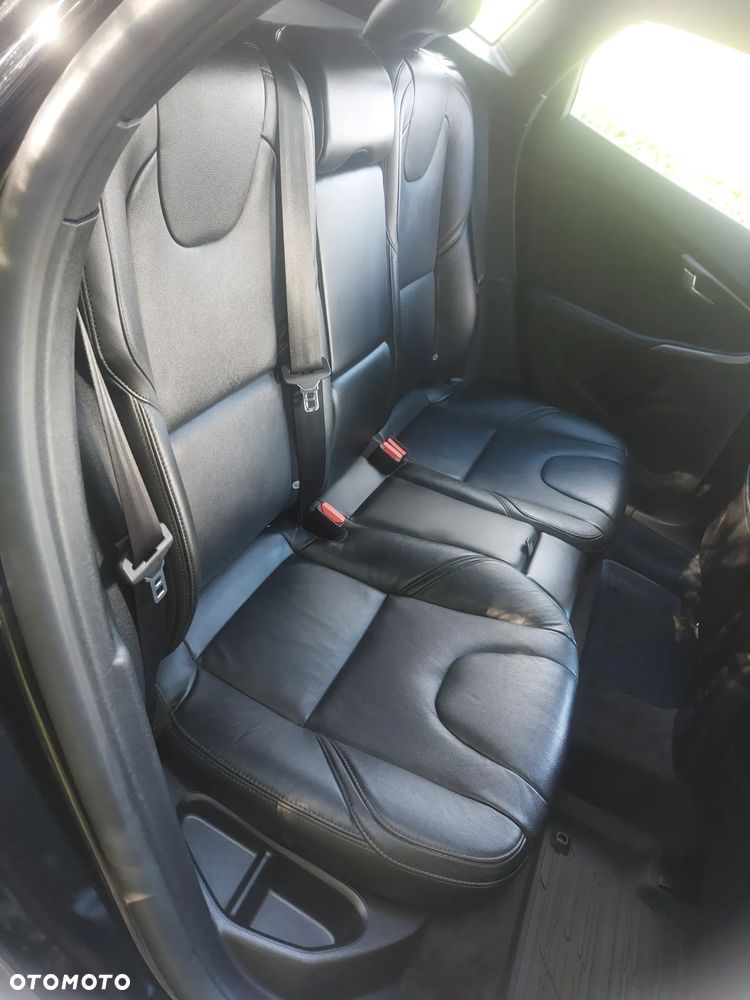 Volvo V40 - 25