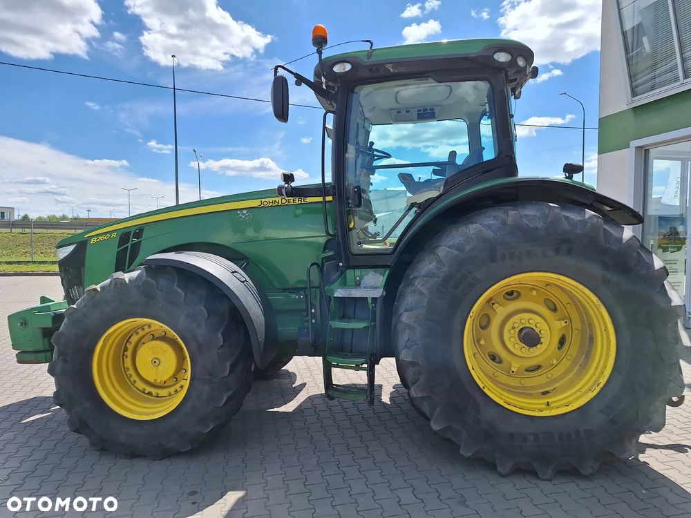 John Deere 8260R - 7
