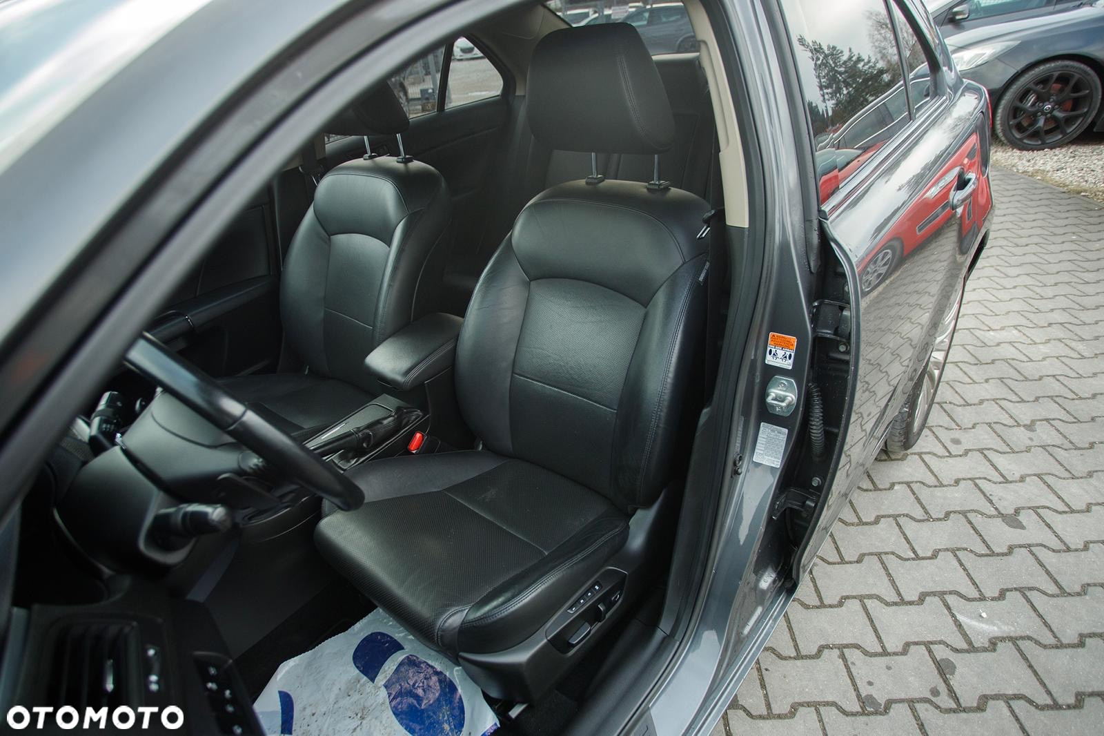 Suzuki Kizashi 2.4 Sport 4WD CVT - 28