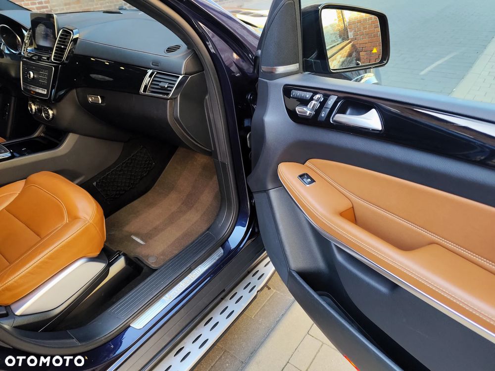 Mercedes-Benz GLS - 15