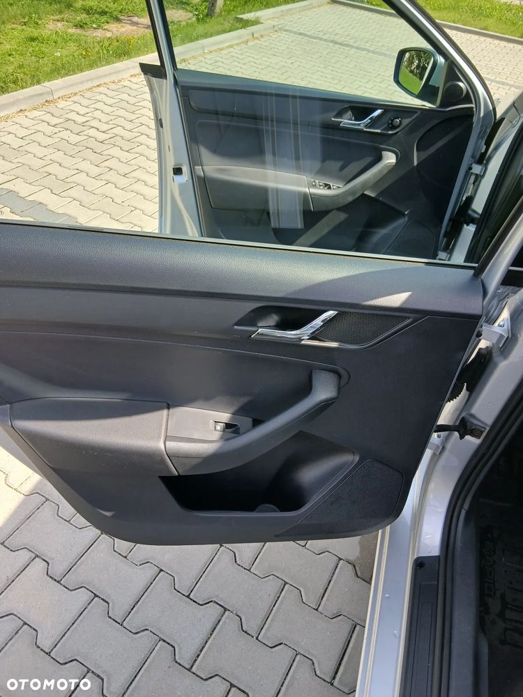 Skoda RAPID 1.2 TSI Ambition - 12