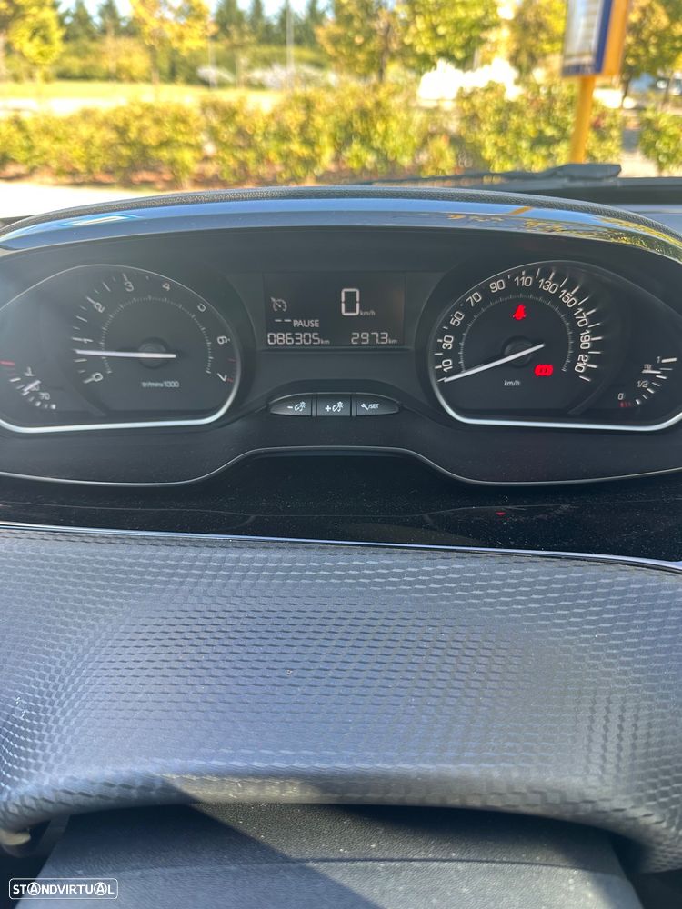 Peugeot 2008 1.2 PureTech Allure - 7