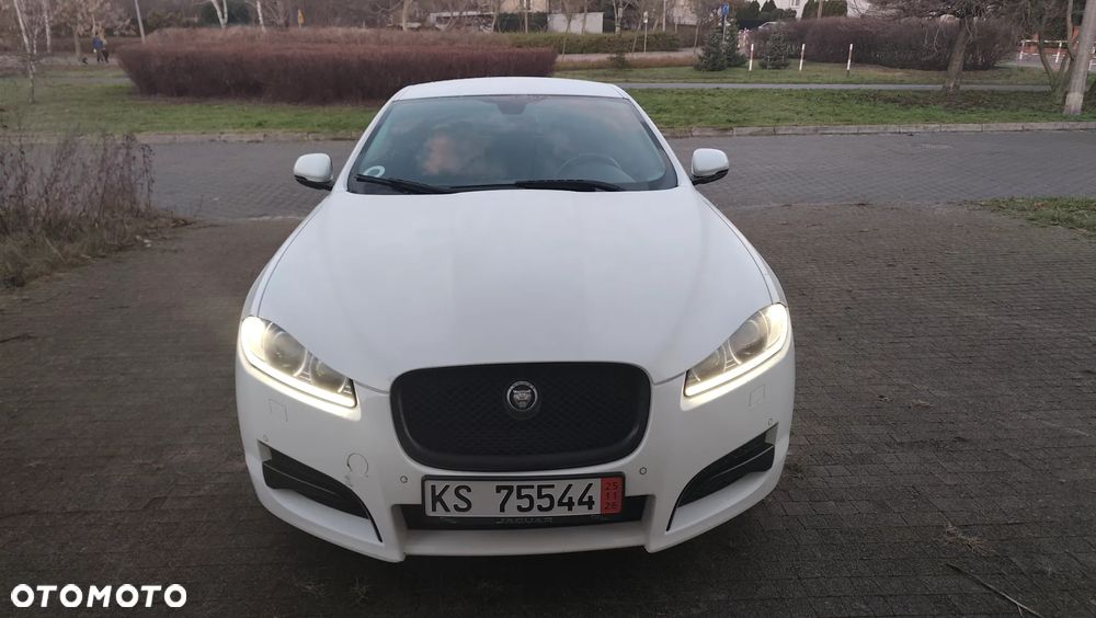 Jaguar XF 3.0 V6 D R-Sport - 32