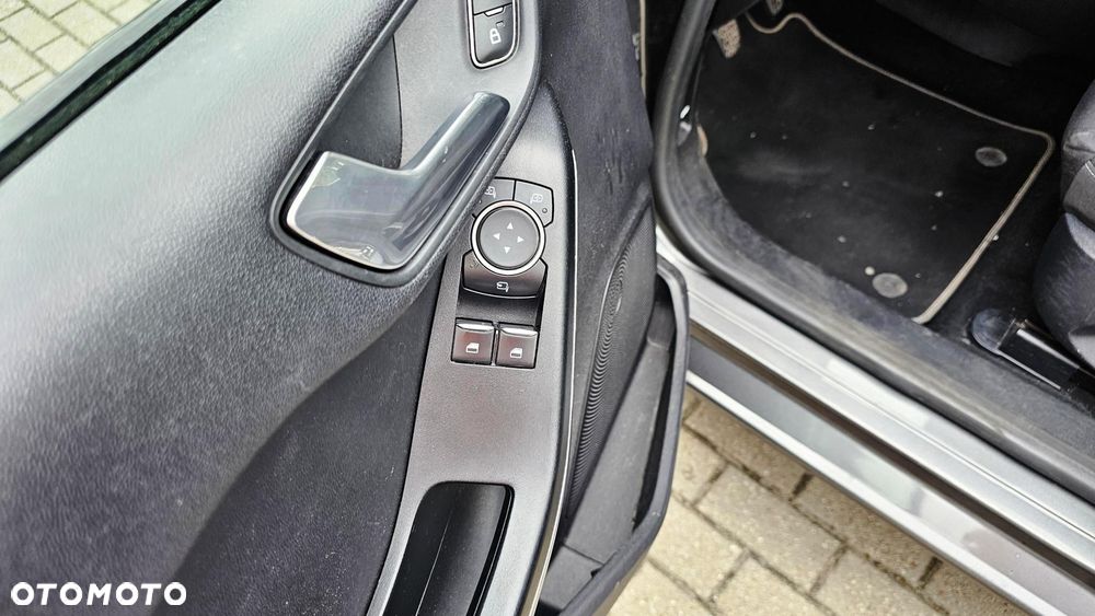 Ford Fiesta 1.0 EcoBoost S&S TITANIUM X - 11