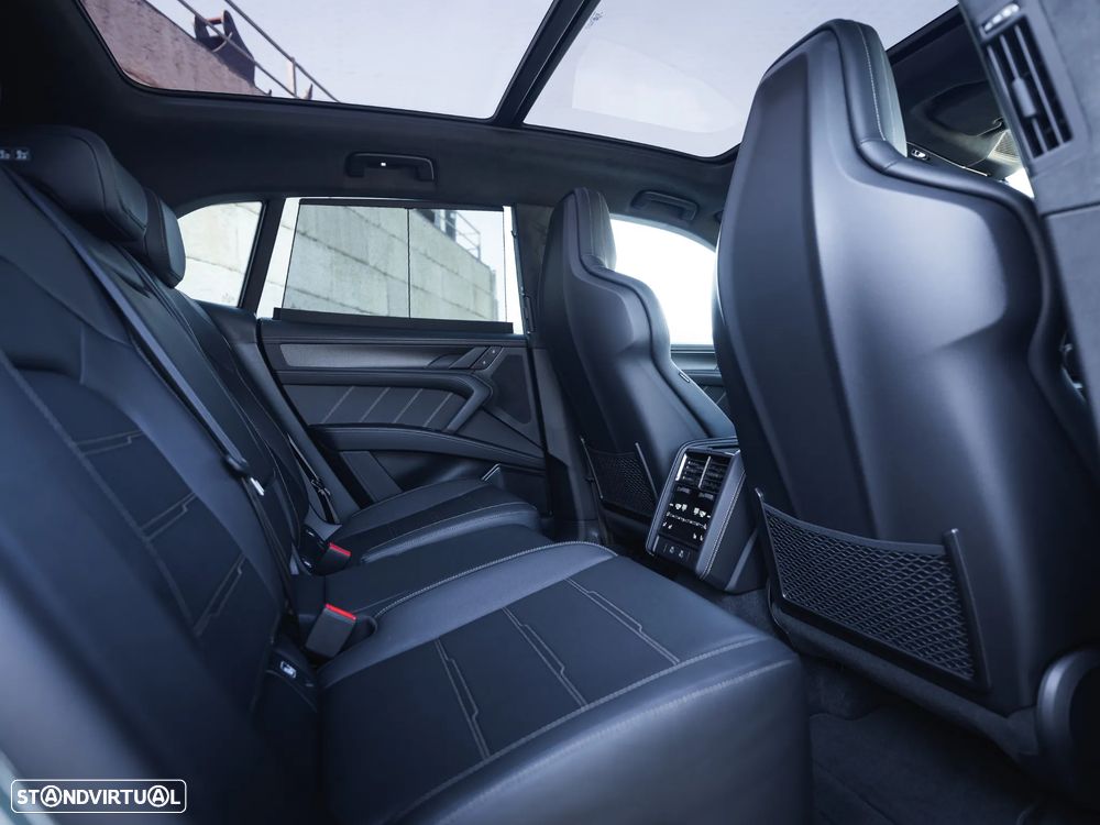 Porsche Cayenne Electric Turbo - 28