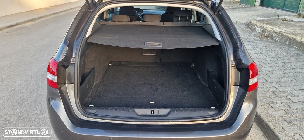 Peugeot 308 SW BlueHDi 130 EAT8 Allure - 4