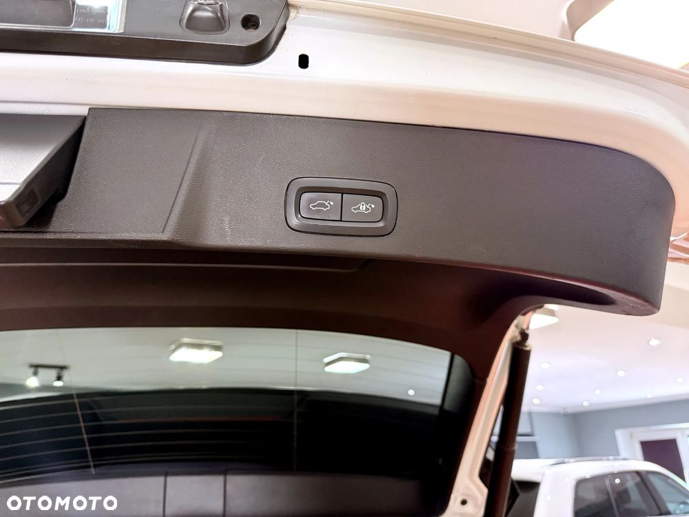 Volvo XC 40 D4 AWD R-Design - 20