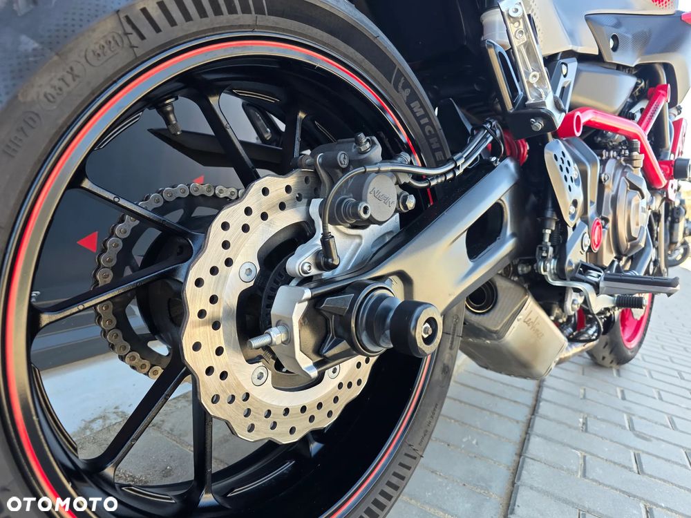 Yamaha MT - 18