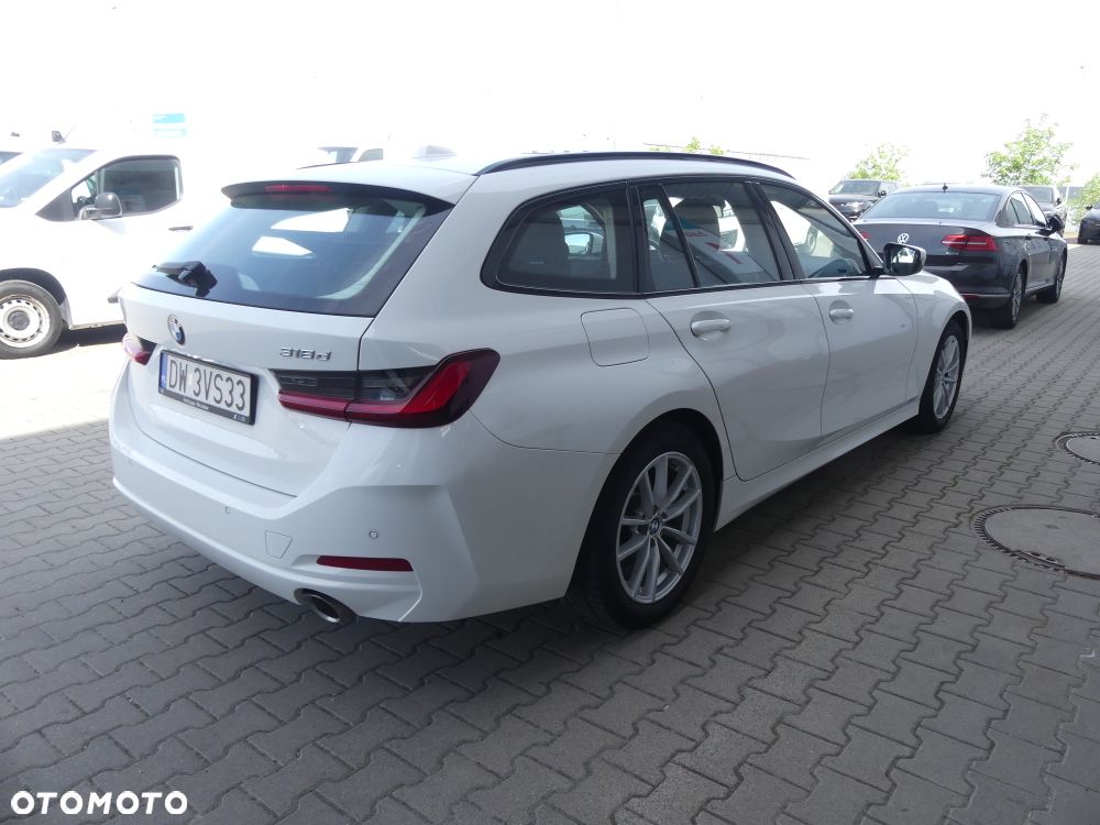 BMW Seria 3 318d mHEV - 11