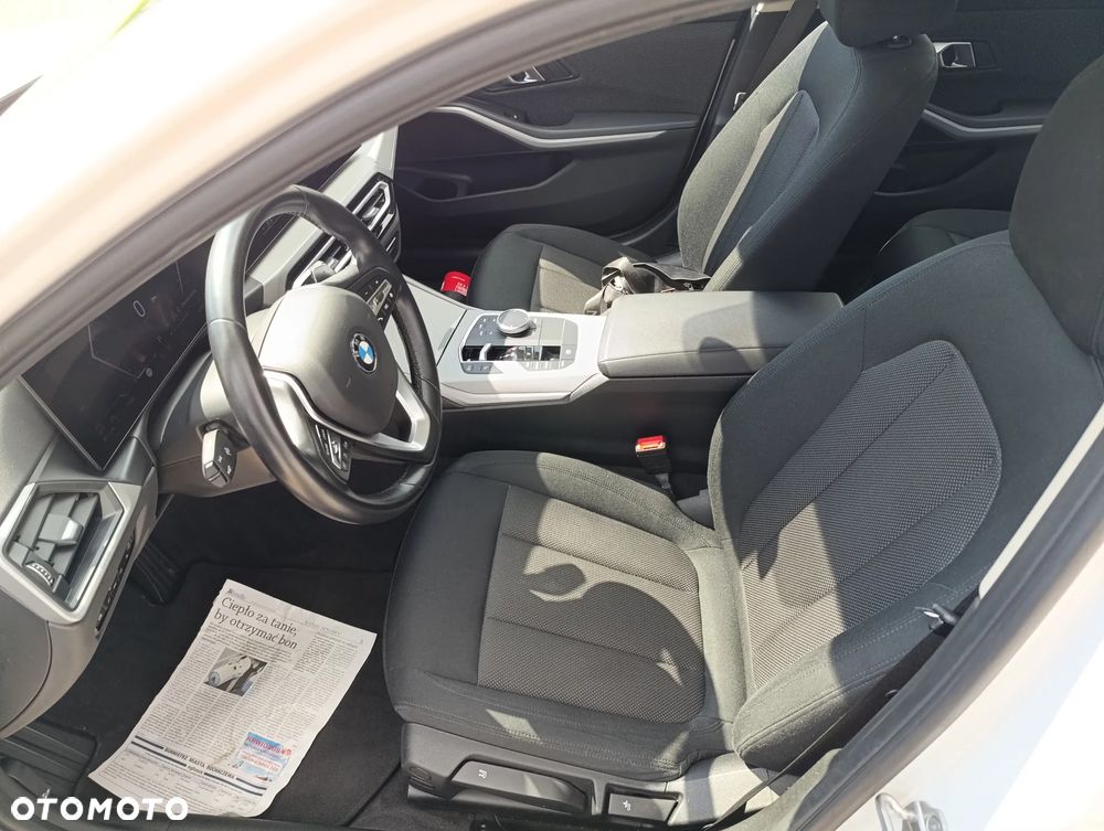 BMW Seria 3 320d xDrive mHEV - 19