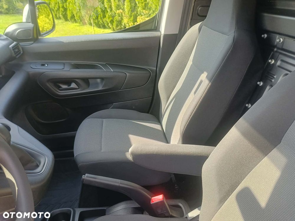 Opel COMBO - 17