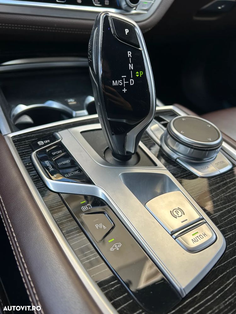 BMW Seria 7 745e - 14