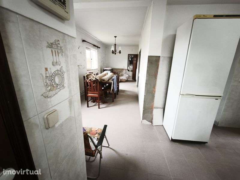 Moradia rústica T2 
Dois quartos 
Duas casas de banho 
Sala de estar - Grande imagem: 4/8