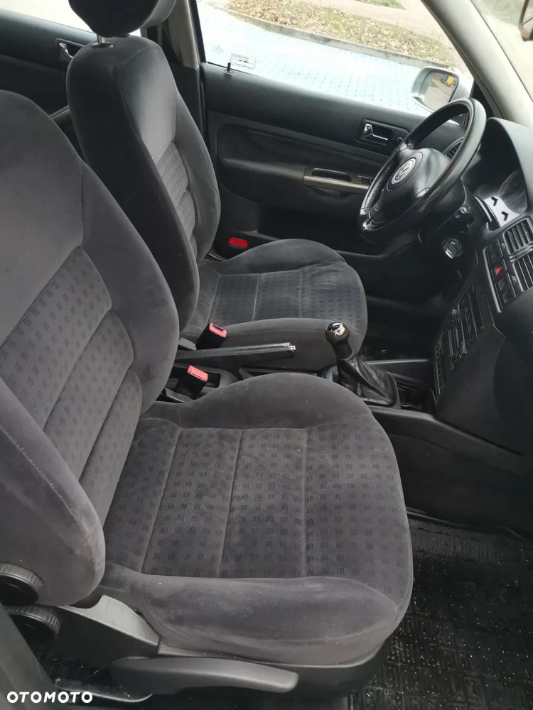 Volkswagen Bora Variant 1.6 - 11