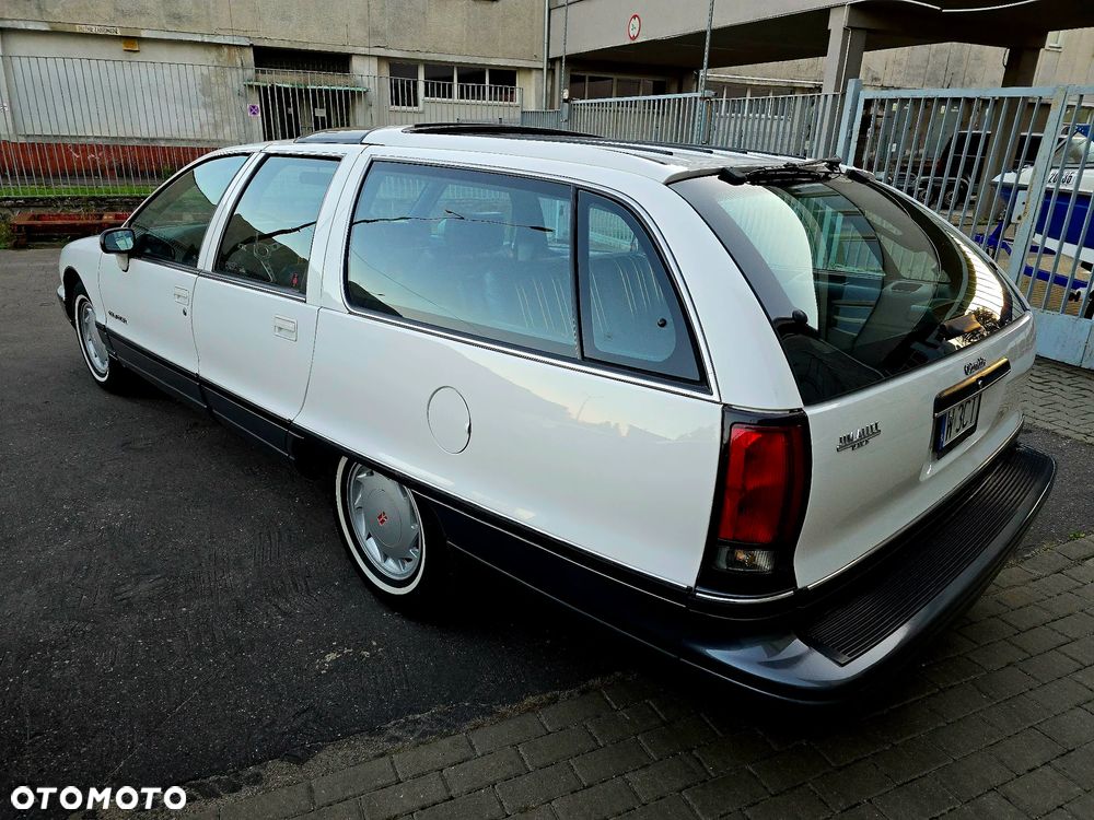 Oldsmobile Custom Cruiser - 6