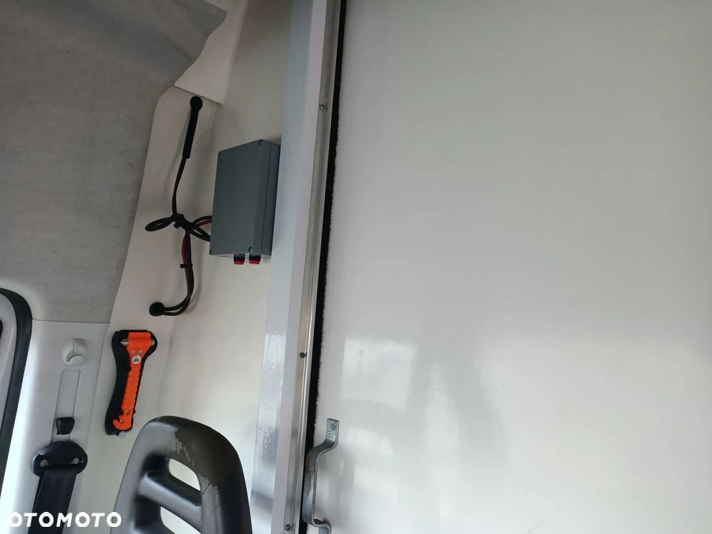 Iveco 70C18 Kontener Winda Boczne Drzwi Niski Przebieg - 26
