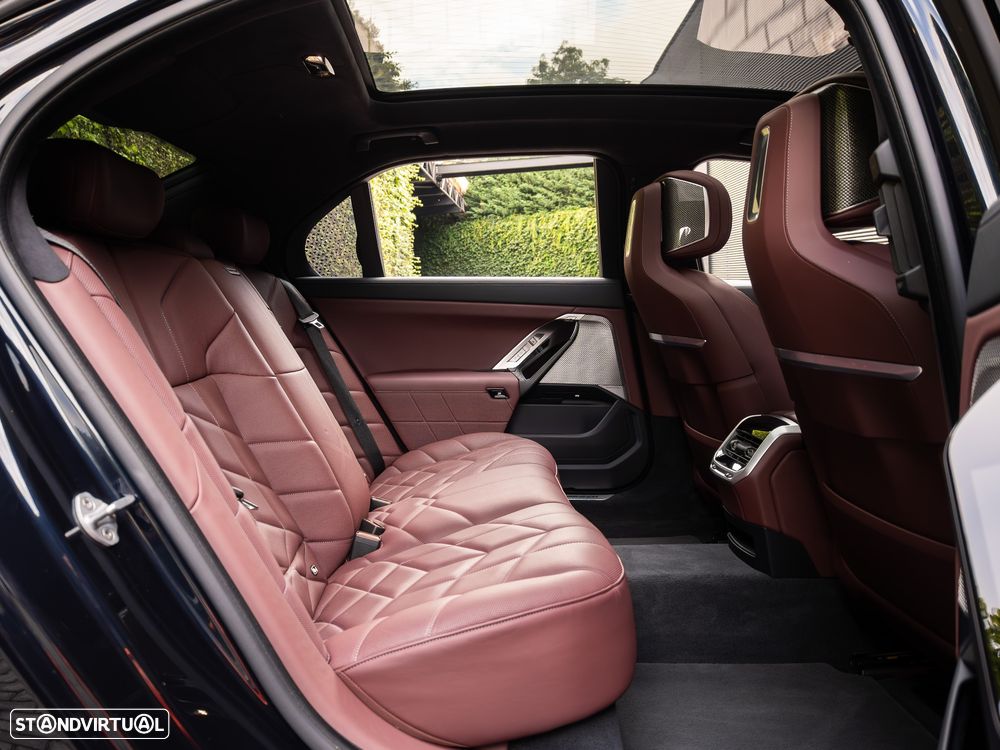 BMW 760 M760e xDrive - 32