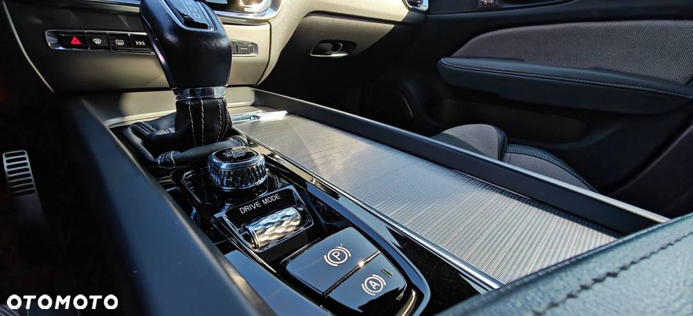 Volvo V60 D4 AWD R-Design - 23