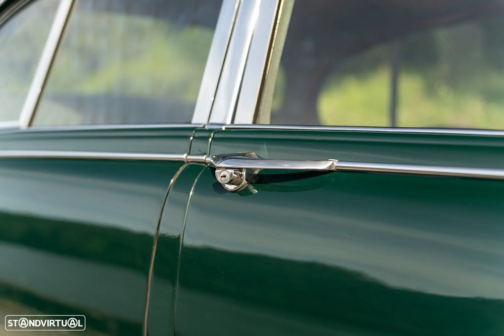 Jaguar MK II - 17