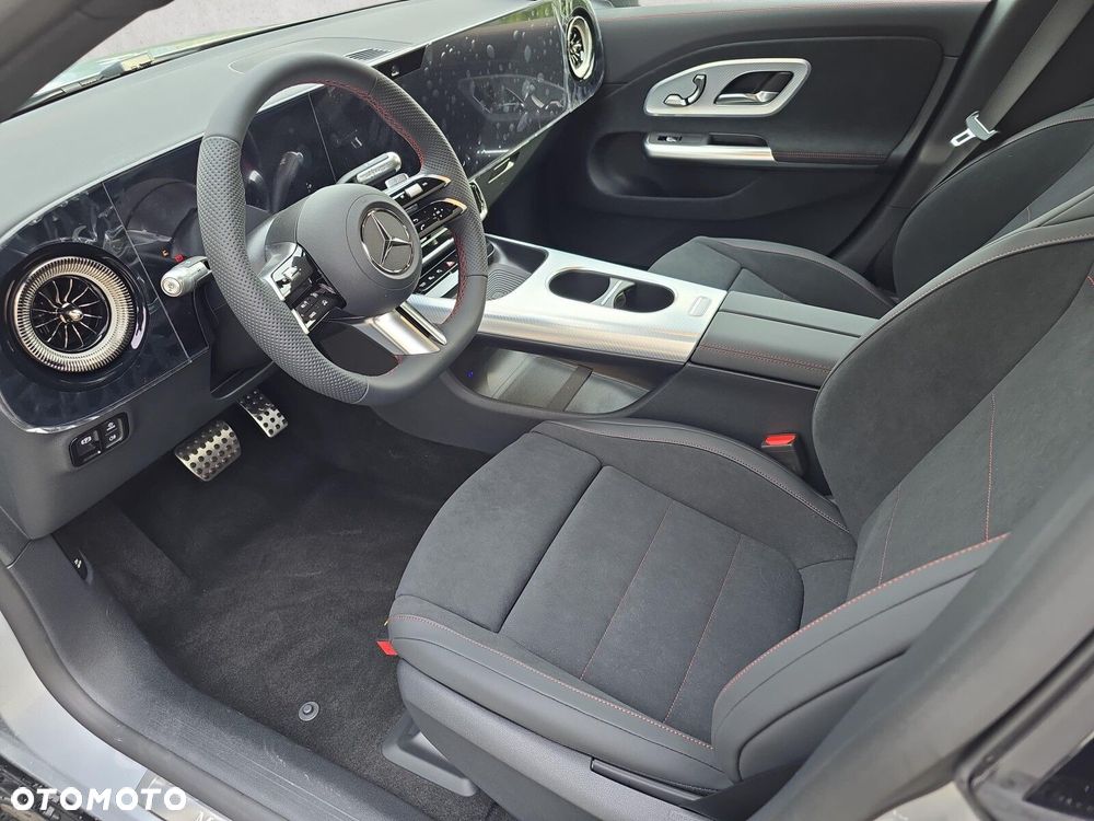 Mercedes-Benz CLA - 12