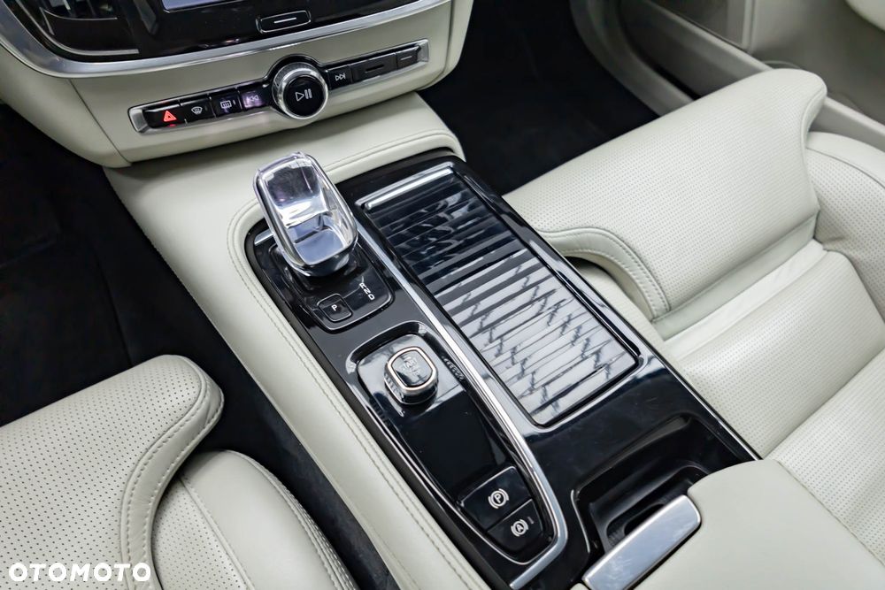 Volvo S90 T8 AWD Plug-In Hybrid Plus Bright - 21